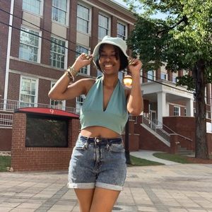 Meet your Posher, Kyla